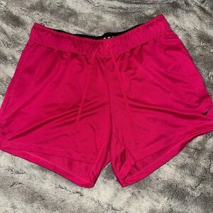 LIKE NEW women’s medium ‘Nike’ hot pink shorts with pockets